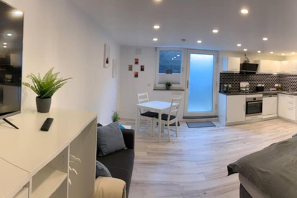 Modern Renovated Apartment Suited For Business Consultants - In Close Distance To Dt, Dhl And Un Campus - Reserved Parking บอนน์ ภายนอก รูปภาพ