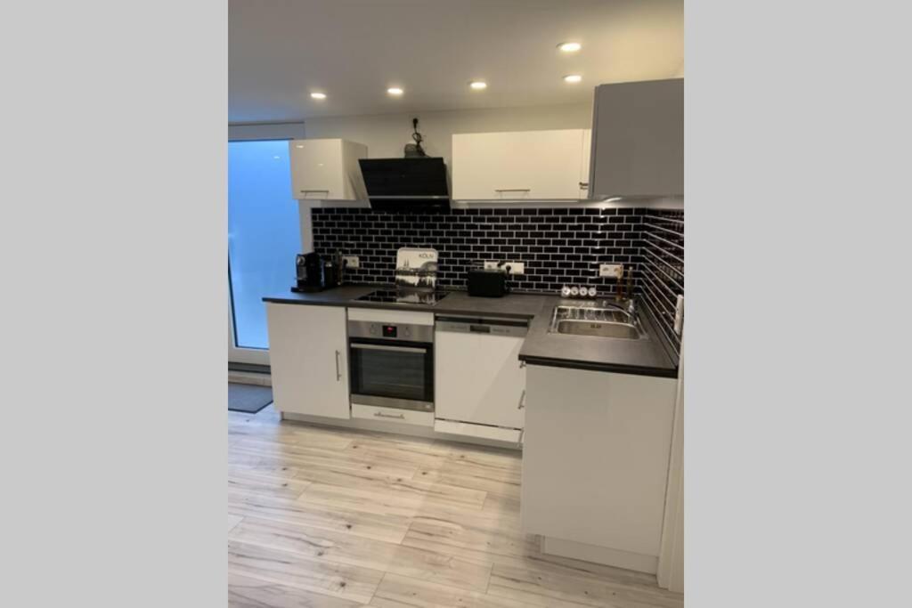 Modern Renovated Apartment Suited For Business Consultants - In Close Distance To Dt, Dhl And Un Campus - Reserved Parking บอนน์ ภายนอก รูปภาพ