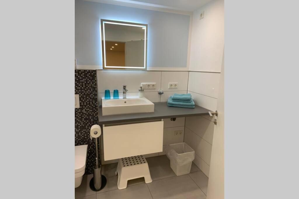 Modern Renovated Apartment Suited For Business Consultants - In Close Distance To Dt, Dhl And Un Campus - Reserved Parking บอนน์ ภายนอก รูปภาพ